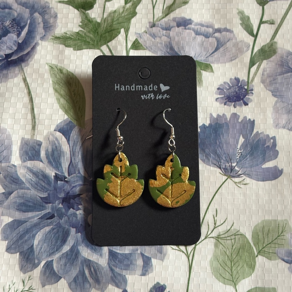 Gold accented leaves